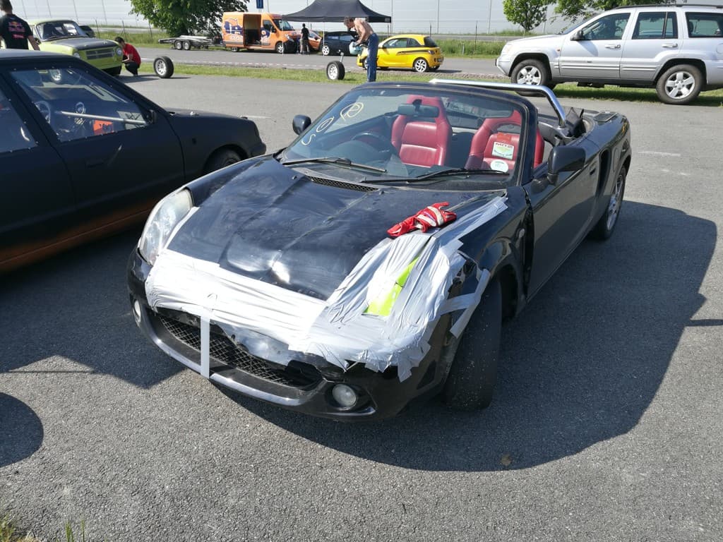 Jak si koupit závodní auto a dostat za to peníze